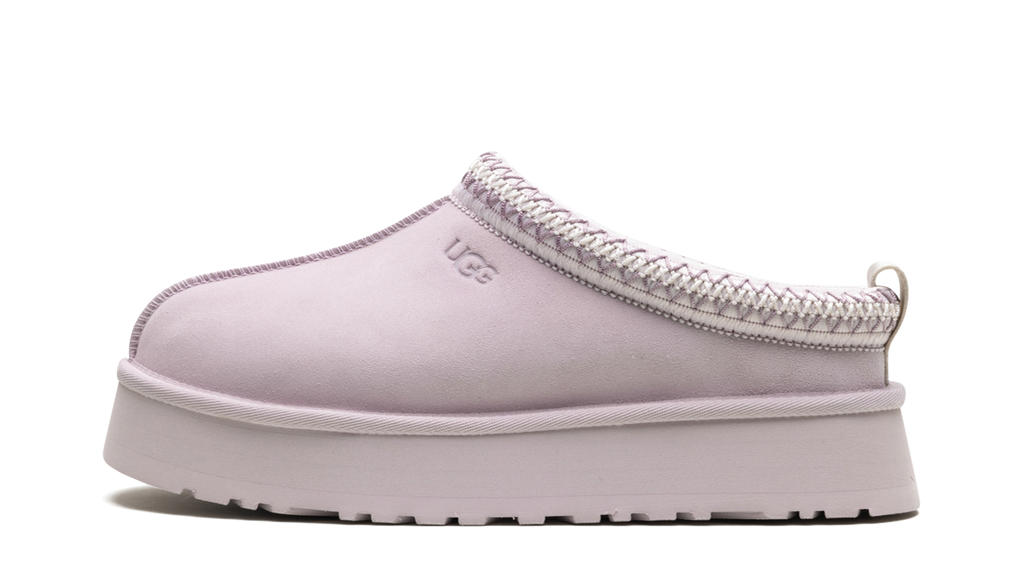 UGG Tazz Bay Fog – oldalnézet, pasztell velúr felsőrész