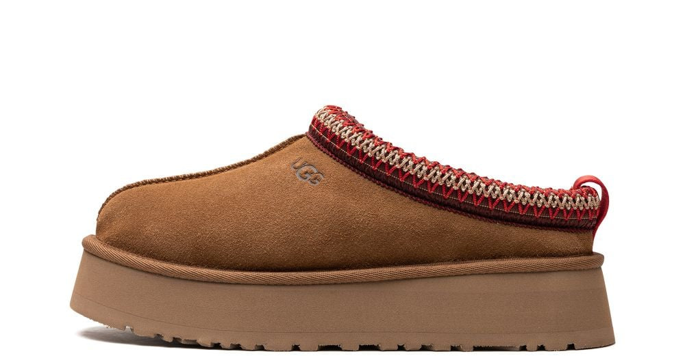UGG Tazz Slipper “Chestnut” – oldalnézet, gesztenyebarna velúr felsőrész