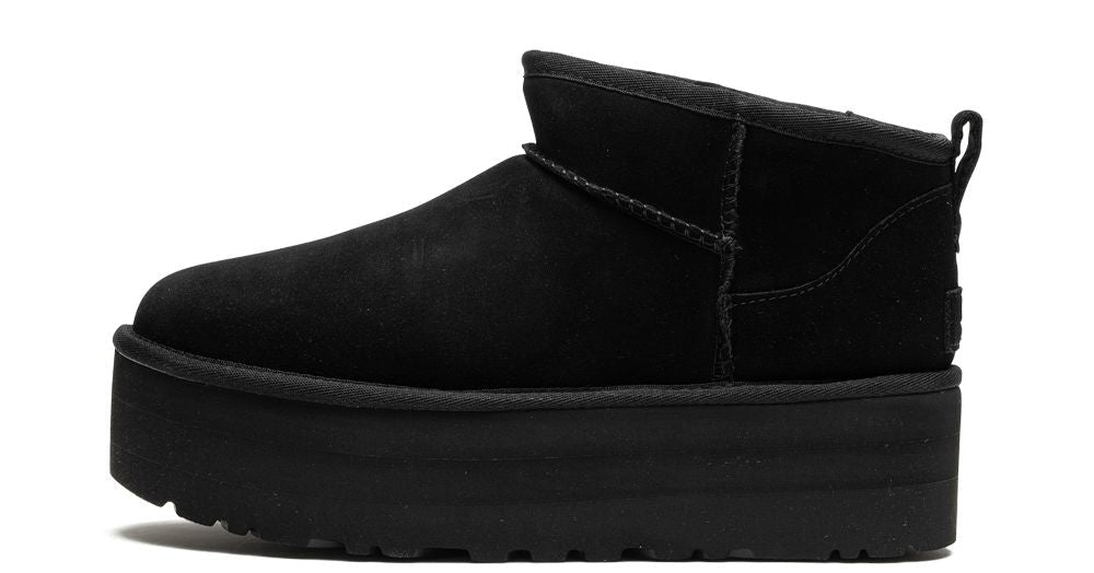 UGG Classic Ultra Mini Platform Boot “Black” – oldalnézet, fekete velúr felsőrész