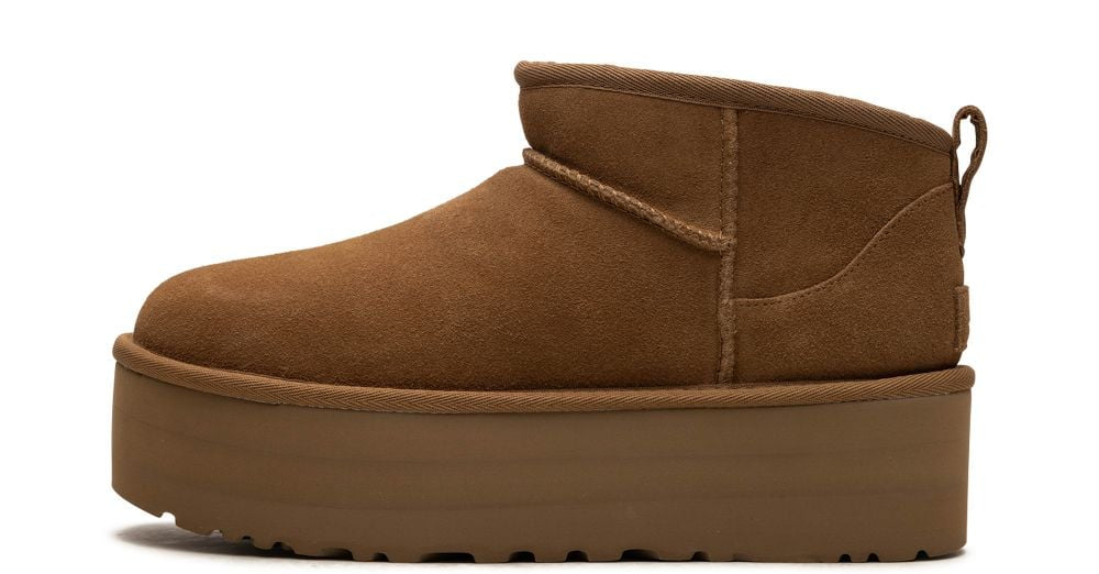 UGG Classic Ultra Mini Platform Boot “Chestnut” – oldalnézet, meleg barna suede felsőrész