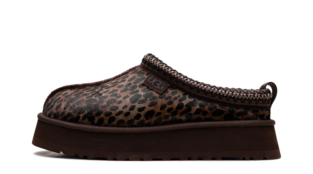 UGG Tazz Caspian Burnt Cedar – oldalnézet, velúr felsőrész