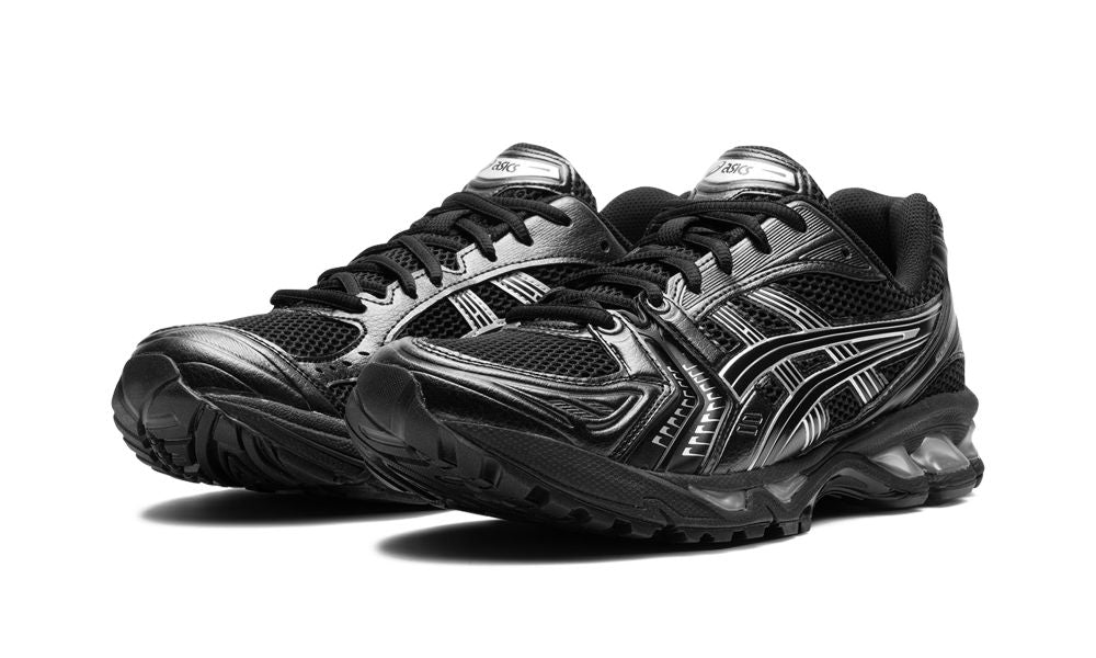 ASICS GEL-KAYANO 14 Black Pure Silver – elölnézet, toe rész és fűzőpanel