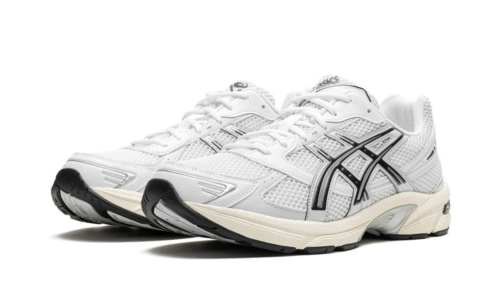 ASICS GEL-1130 White Cloud Grey – elölnézet, toe rész és fűzőpanel
