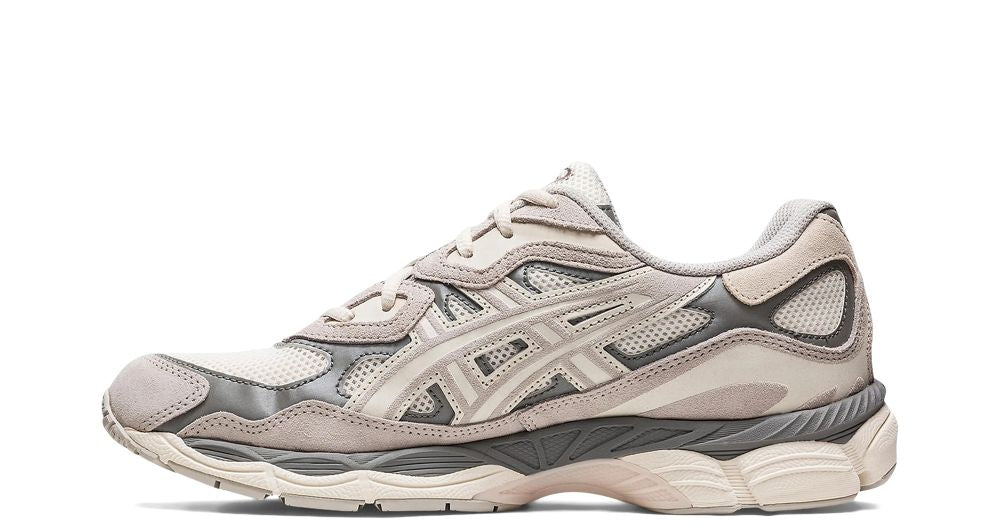 ASICS GEL-NYC Oyster Grey – oldalnézet, krémszínű mesh és szürke overlayek
