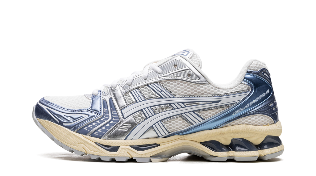 ASICS Gel-Kayano 14 – oldalnézet, krém mesh és metál kék panelek