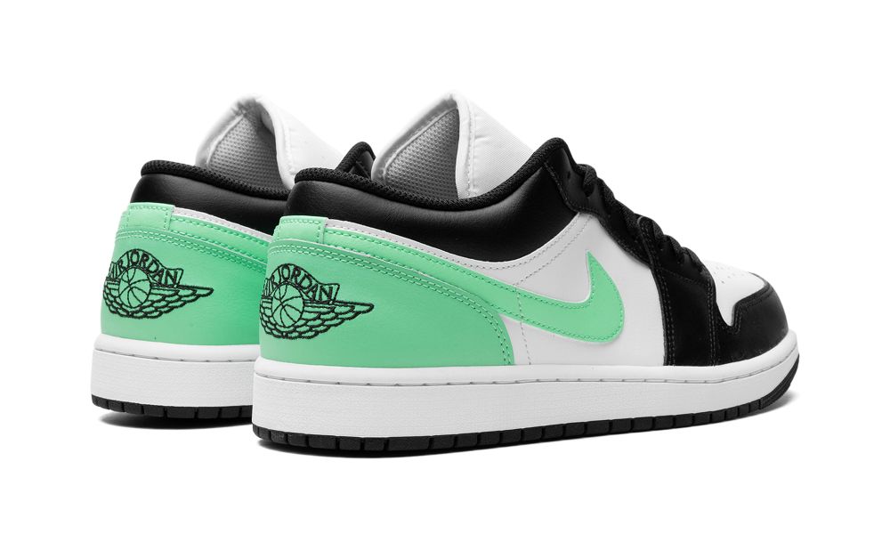 Jordan 1 Low Green Glow – hátulnézet, sarok részlet és logó