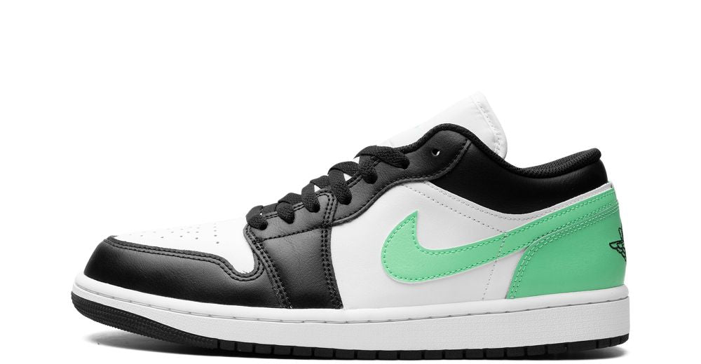 Jordan 1 Low Green Glow – oldalnézet, fehér bőr és zöld Swoosh
