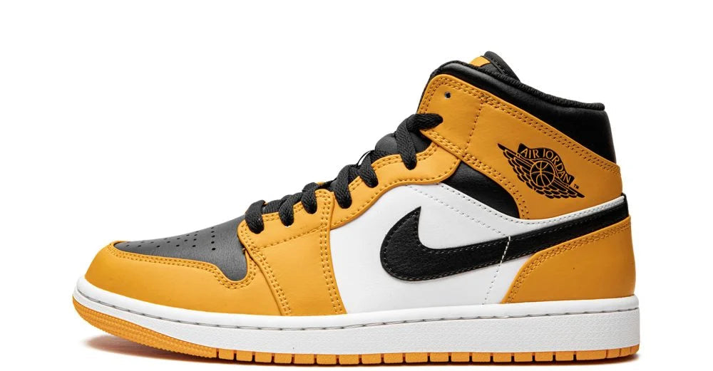 Air Jordan 1 Mid “Taxi” – oldalnézet, fehér bőr alap és sárga overlay