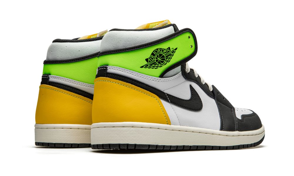 Air Jordan 1 Retro High OG “Volt Gold” – hátulnézet, arany sarokrész („University Gold”)