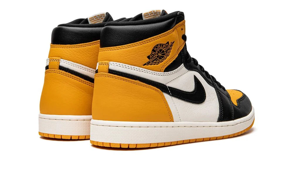 Air Jordan 1 Retro High OG “Taxi” – hátulnézet, sarokrész sárga panellel