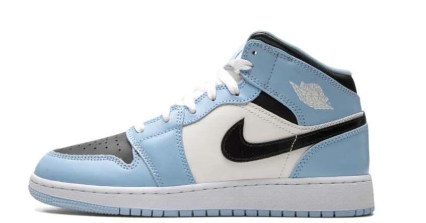 Air Jordan 1 Mid Ice Blue – oldalnézet, fehér felsőrész és jeges kék overlay