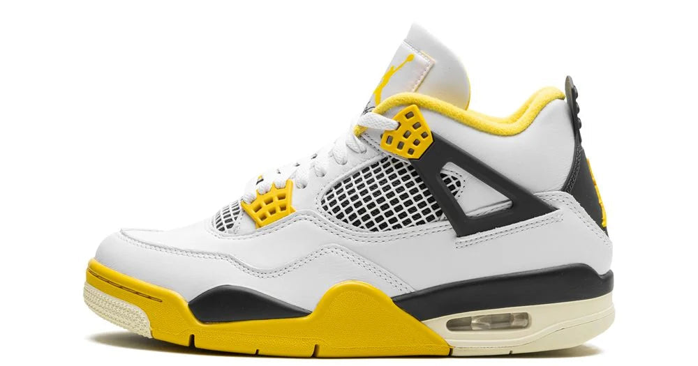Air Jordan 4 Retro “Vivid Sulfur” – oldalnézet, fehér bőr és sárga kiemelések