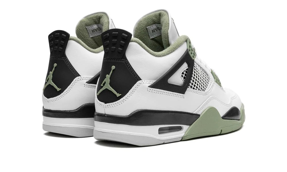 Air Jordan 4 Retro Seafoam – hátulnézet, sarkon Dark Ash részlet