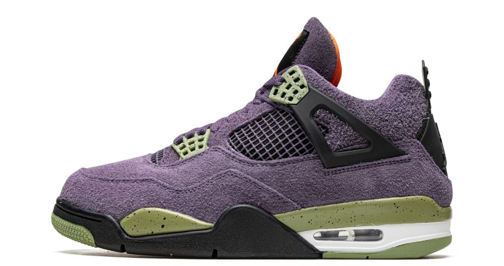 Air Jordan 4 Retro “Canyon Purple” – oldalnézet, lila suede felsőrész és zöld akcentusok
