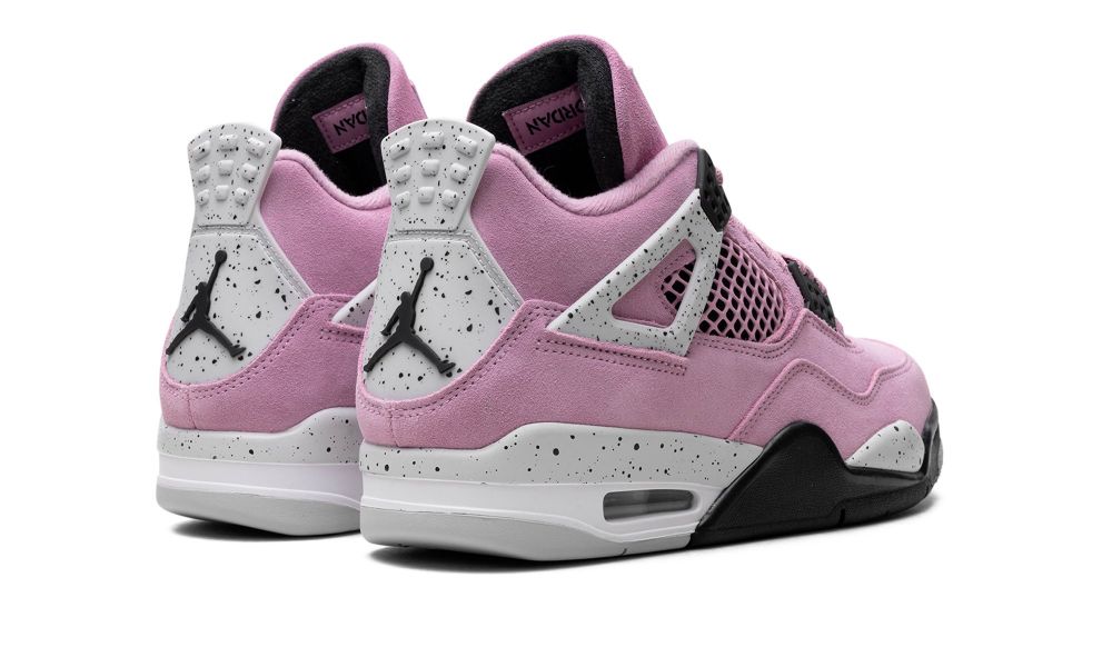 Air Jordan 4 Retro Orchid – hátulnézet, sarokrész és Jumpman logó