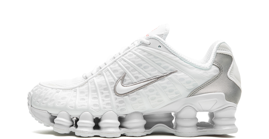 Nike Shox TL White/Metallic Silver – oldalnézet, fehér felsőrész és Shox oszlopok