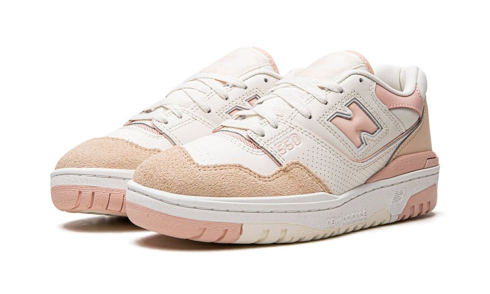 New Balance 550 “White Pink” – elölnézet, perforált toebox és rózsaszín részletek