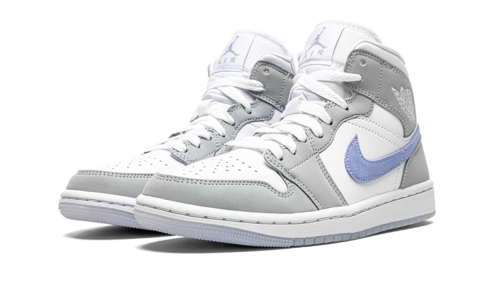 Air Jordan 1 Mid Wolf Grey Aluminum – elölnézet, bőr felsőrész
