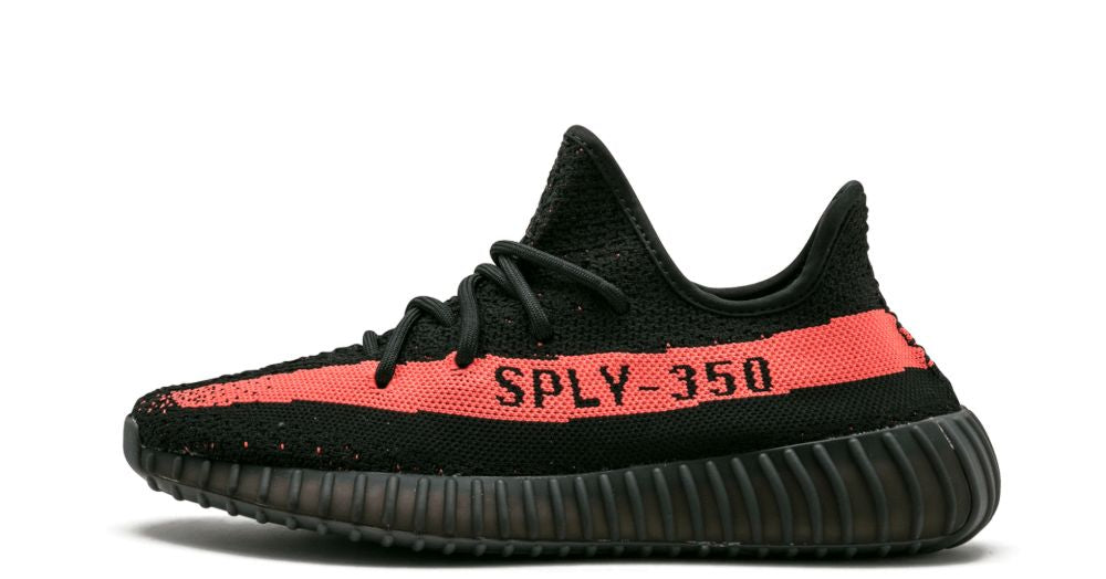 adidas Yeezy Boost 350 V2 Core Black/Red – oldalnézet, fekete Primeknit felsőrész és piros oldalsó csík