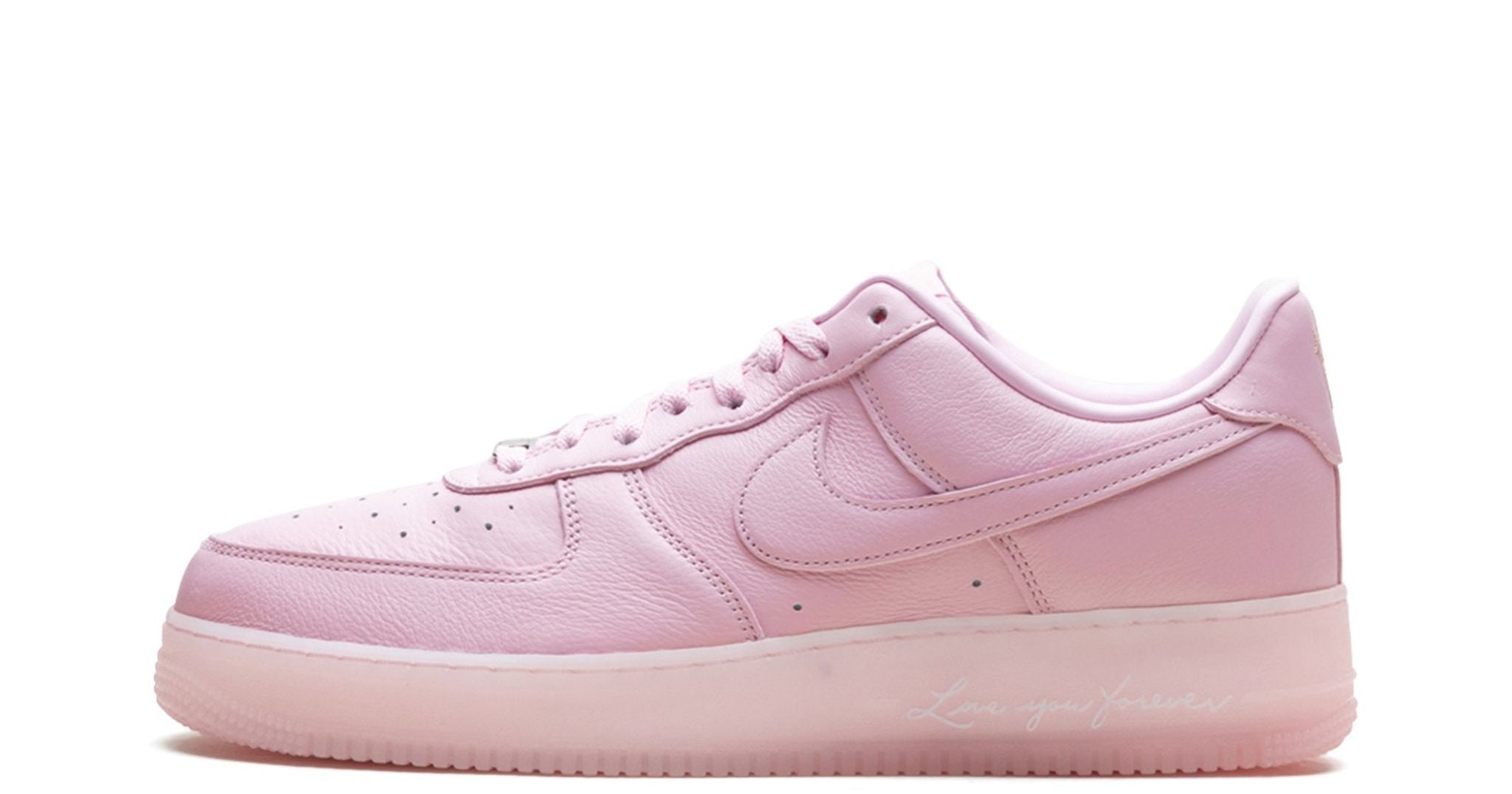 Nike Air Force 1 Pink Foam – oldalnézet, rózsaszín bőr és kék Swoosh