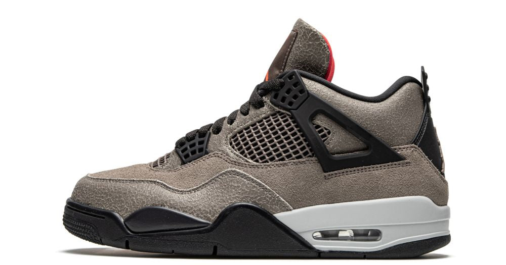Air Jordan 4 Retro “Taupe Haze” – oldalnézet, taupe nubuk felsőrész és fekete akcentusok