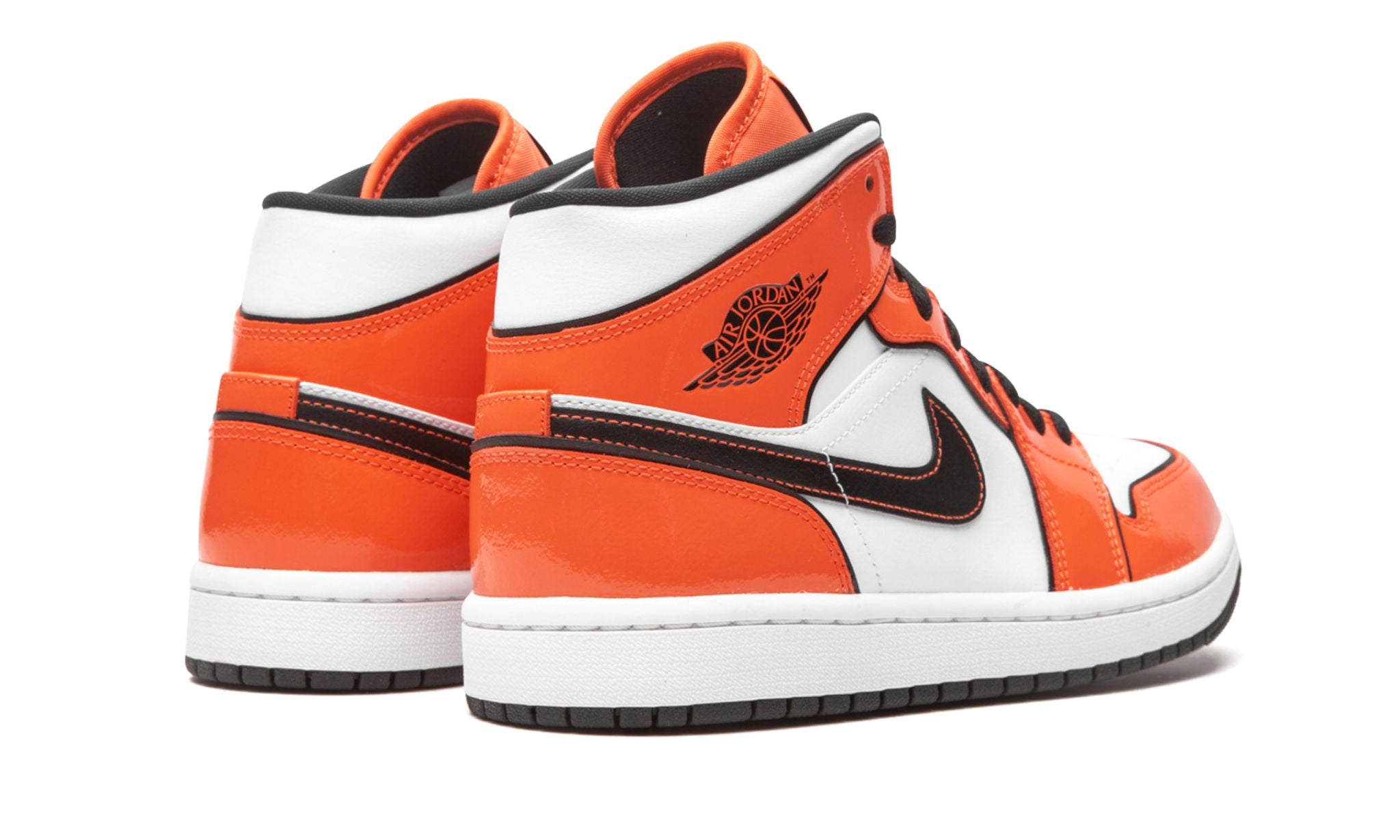 Jordan 1 Mid SE Turf Orange – hátulnézet, sarok és logó