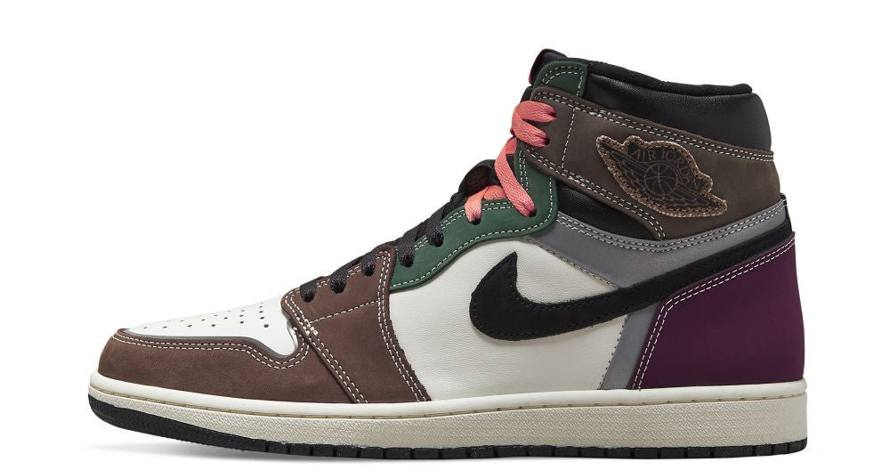 Air Jordan 1 Retro High OG “Hand Crafted” – oldalnézet, fehér bőr és barna nubuk overlay-ek