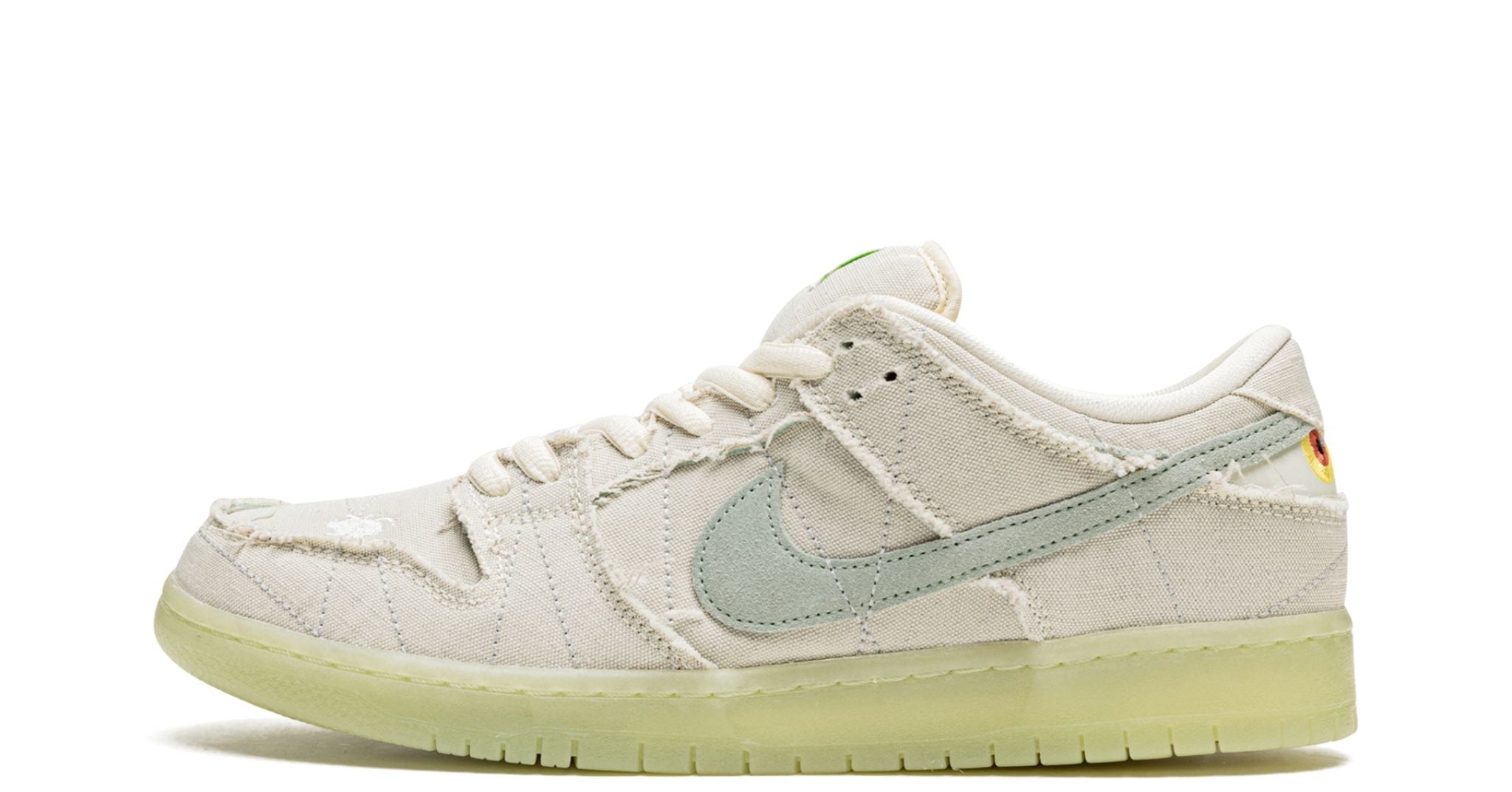Nike SB Dunk Low Mummy – oldalnézet, réteges textile felsőrész és Swoosh