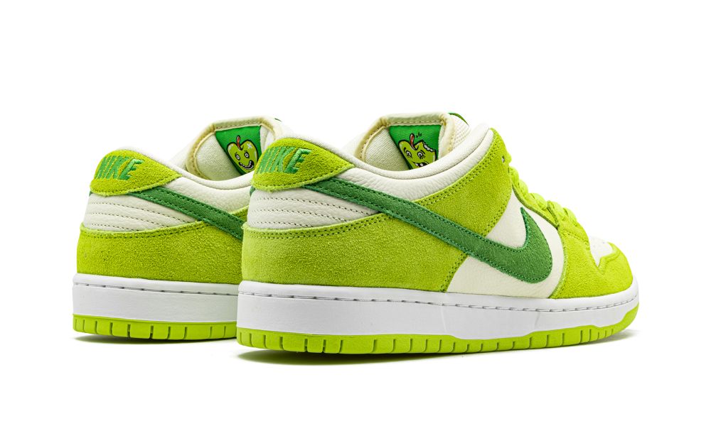 Nike SB Dunk Low „Green Apple” – hátulnézet, sarokrész és zöld gumitalp