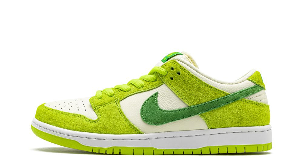 Nike SB Dunk Low „Green Apple” – oldalnézet, fehér bőr és almazöld overlay