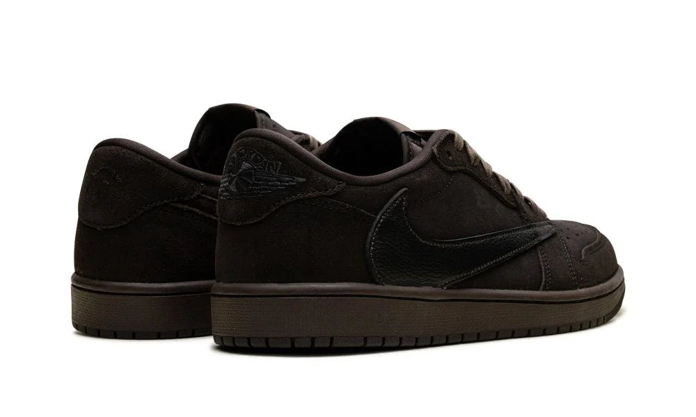 Jordan 1 Low Velvet Brown – hátulnézet, sarok és logók