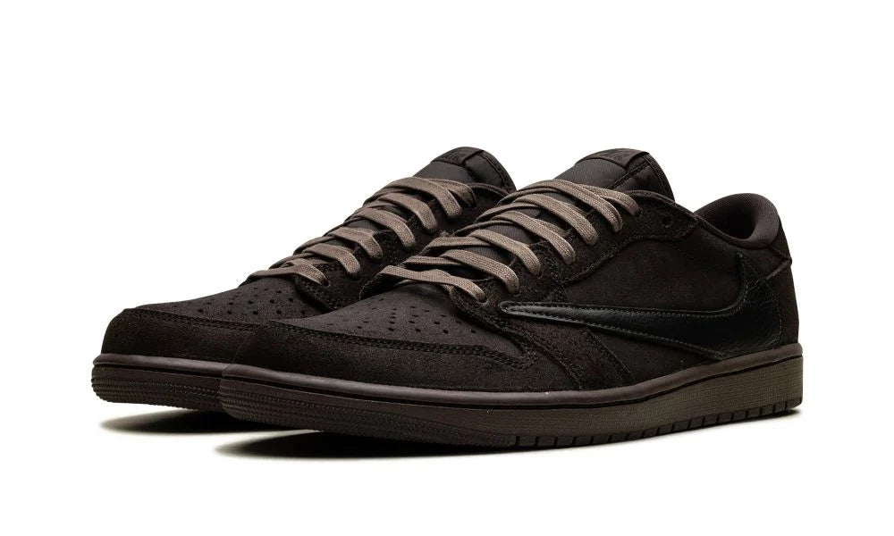 Jordan 1 Low Velvet Brown – elölnézet, perforált orr rész