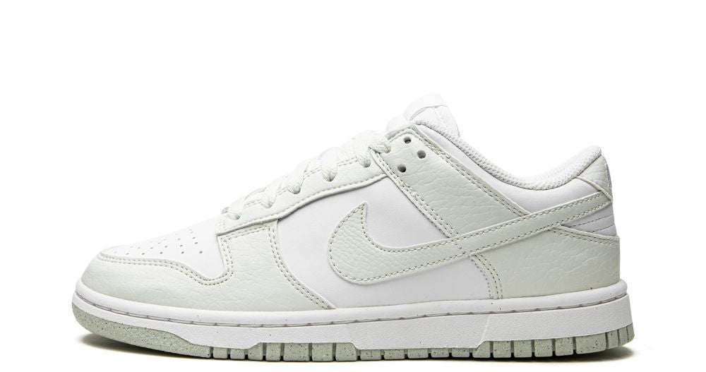 Nike Dunk Low Next Nature White Mint – oldalnézet, fehér felsőrész és mentazöld részletek