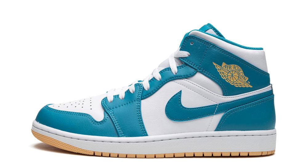 Air Jordan 1 Mid Aquatone – oldalnézet, fehér bőr és Aquatone kék overlay
