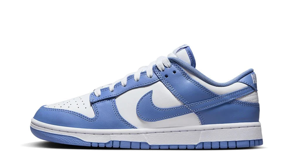 Nike Dunk Low “Polar Blue” – oldalnézet, fehér bőr és kék rádíszítés