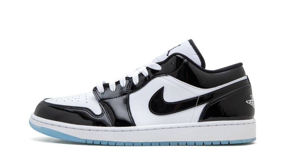Air Jordan 1 Low SE Concord – oldalnézet, fehér és fekete lakkbőr felsőrész