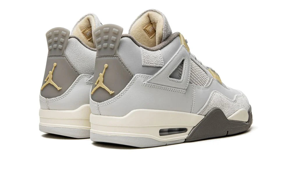 Air Jordan 4 Retro SE Craft Photon Dust – hátulnézet, sarokrész repedezett bőr panel
