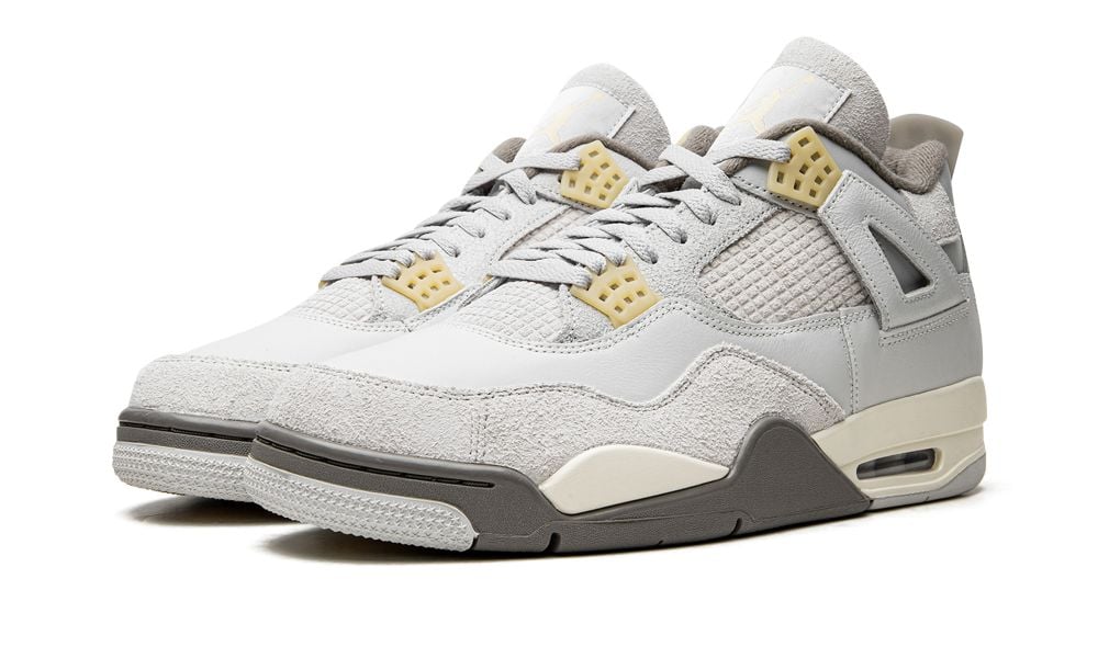 Air Jordan 4 Retro SE Craft Photon Dust – elölnézet, fűzők és nyelv részlet