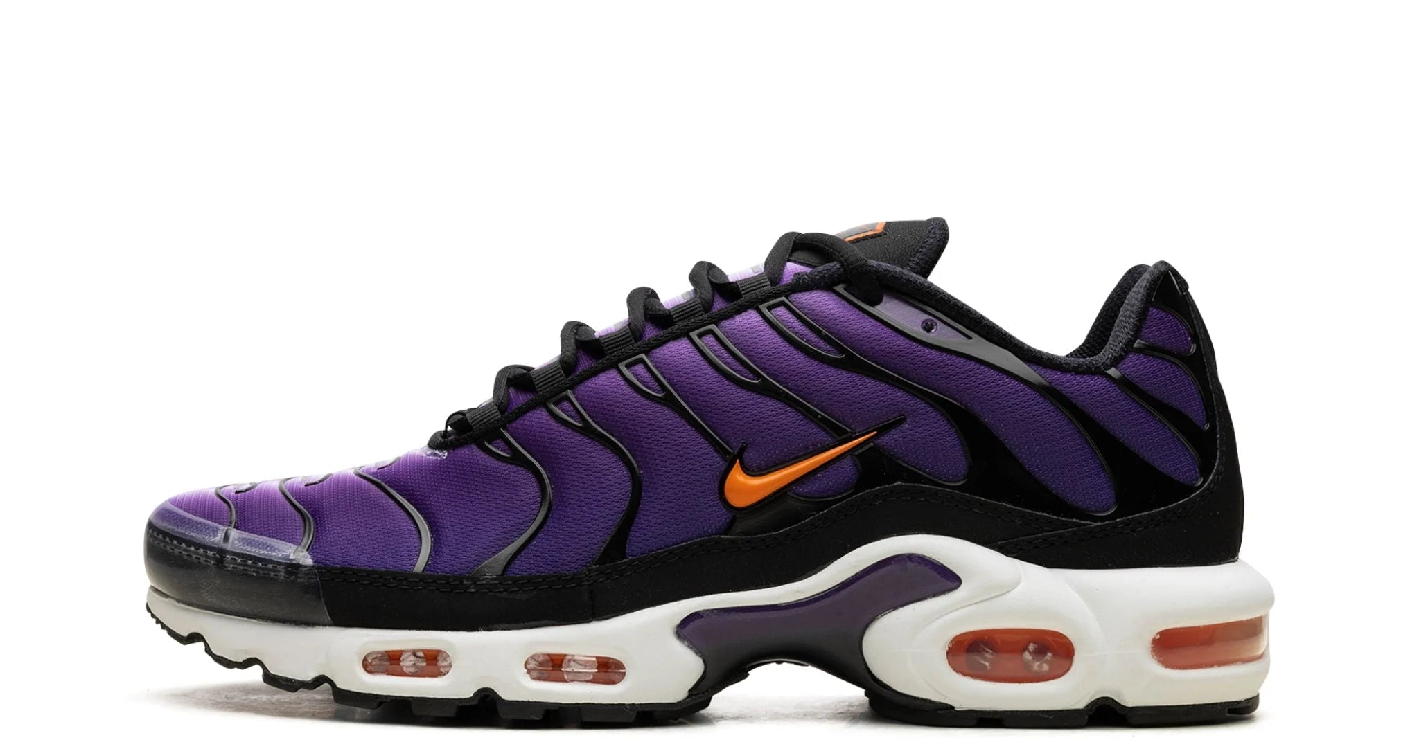 Nike Air Max Plus Voltage Purple – oldalnézet, lila és narancs részletek