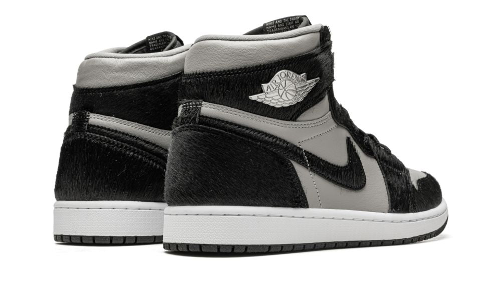 Air Jordan 1 Retro High OG Twist 2.0 – hátulnézet, fekete sarokrész és ezüst Wings logó