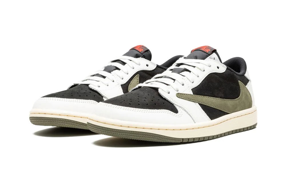 Air Jordan 1 Retro Low OG SP Travis Scott Olive – elölnézet, fekete-velúr felsőrész