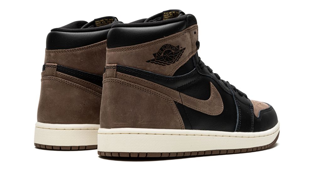 Air Jordan 1 Retro High OG “Palomino” – hátulnézet, sarokrész barna nubuk és fekete rész