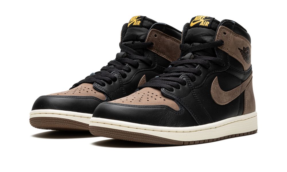 Air Jordan 1 Retro High OG “Palomino” – elölnézet, fekete orrpanel és barna „Palomino” részletek