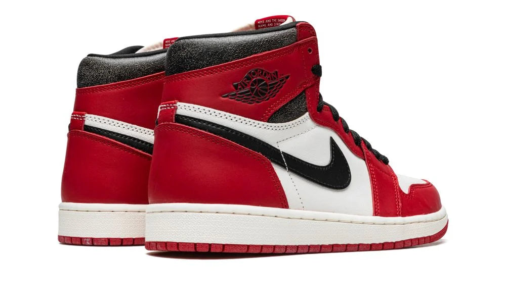 Air Jordan 1 Retro High OG Chicago Lost & Found – hátulnézet, sarokrész és repedezett bőr részlet