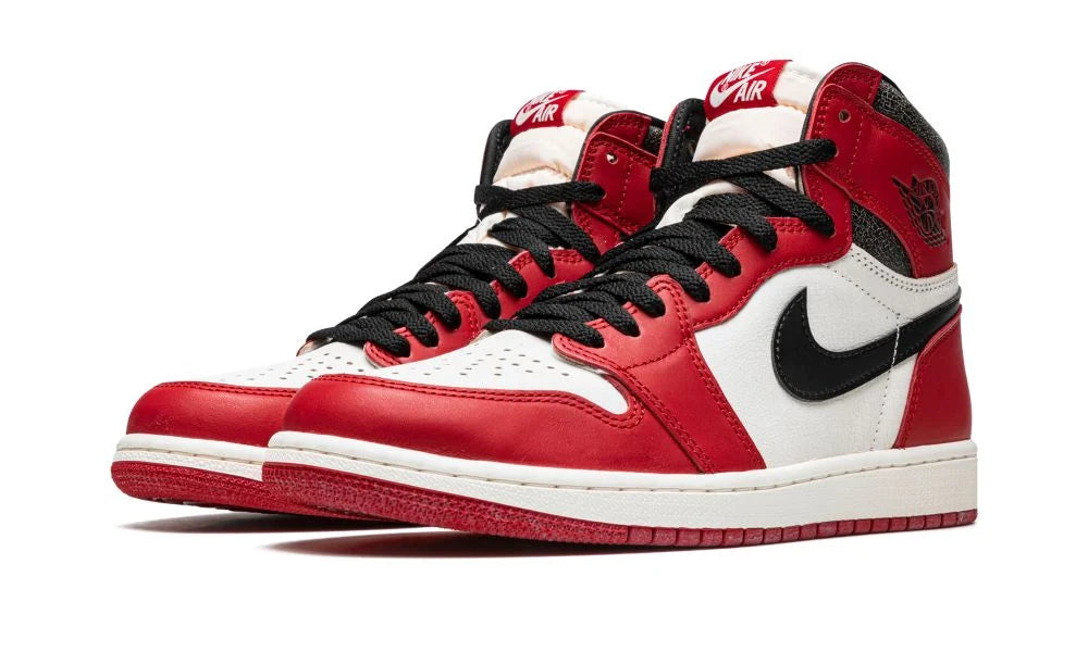 Air Jordan 1 Retro High OG Chicago Lost & Found – elölnézet, perforált toebox és törtfehér alap