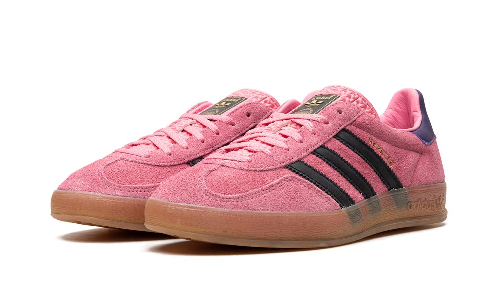 adidas Gazelle Indoor “Bliss Pink / Purple” – elölnézet, rózsaszín felsőrész és perforált orrpanel