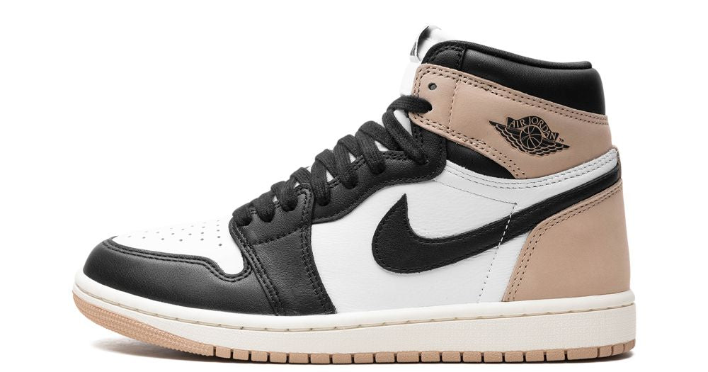 Air Jordan 1 Retro High OG “Latte” – oldalnézet, fekete és barnás paneljeivel