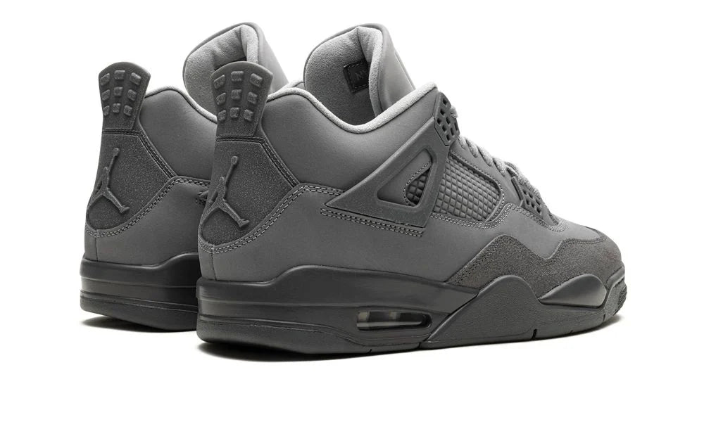 Air Jordan 4 Retro SE “Paris Olympics Wet Cement” – hátulnézet, Jumpman logó sarokrészen