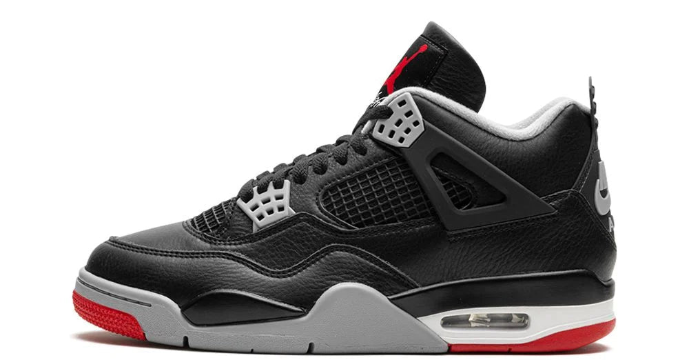 Air Jordan 4 Retro “Bred Reimagined” – oldalnézet, fekete bőr felsőrész és cement szürke pántok