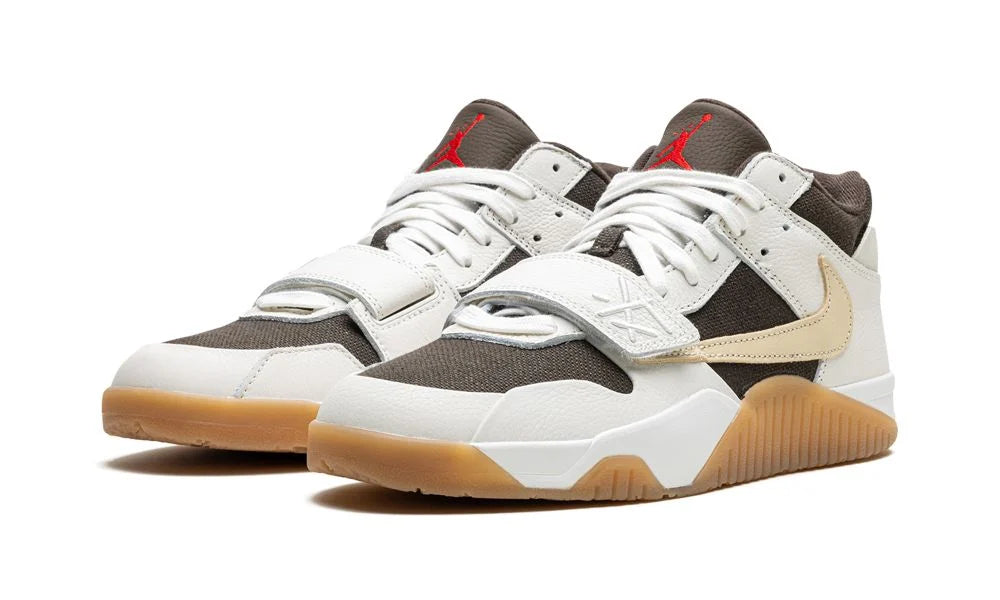 Air Jordan Jumpman Jack TR “Travis Scott Sail” – elölnézet, középmagas szár és pánt
